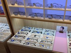 -天空之镜眼镜店蔡司依视路配镜授权零售店(望京颐堤港店)