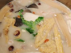 -尚尚仙·酸汤猪手·猪肚鸡火锅(华联万柳购物中心店)