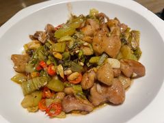 酸菜炒肥肠-东方红·湖南菜(金屿店)