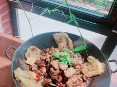 地锅鸡-歆和农庄·烤全羊