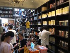 -钟书阁(松江泰晤士小镇店)