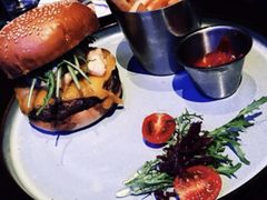 四重芝士牛肉汉堡-bluefrog蓝蛙(皇庭广场店)