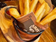 炸薯条配黑松露酱-1886德国汽车餐厅(外滩中央店)