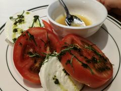 马苏里拉奶酪和牛排番茄-Wolfgang’s Steakhouse 沃夫冈牛排馆(上海白玉兰广场店)