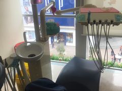 -瑞尔齿科(南京东路名人诊所)