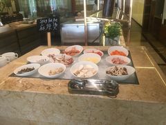自助取餐区-大中华希尔顿酒店-念自助餐·嗨啤·小龙虾