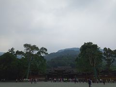 -峨眉山报国寺