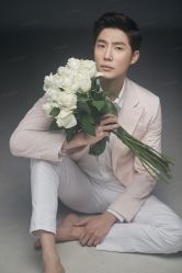 -现代经典婚纱摄影