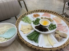 -花馬肆.云南过桥米线(汉神购物广场现场熬汤店)