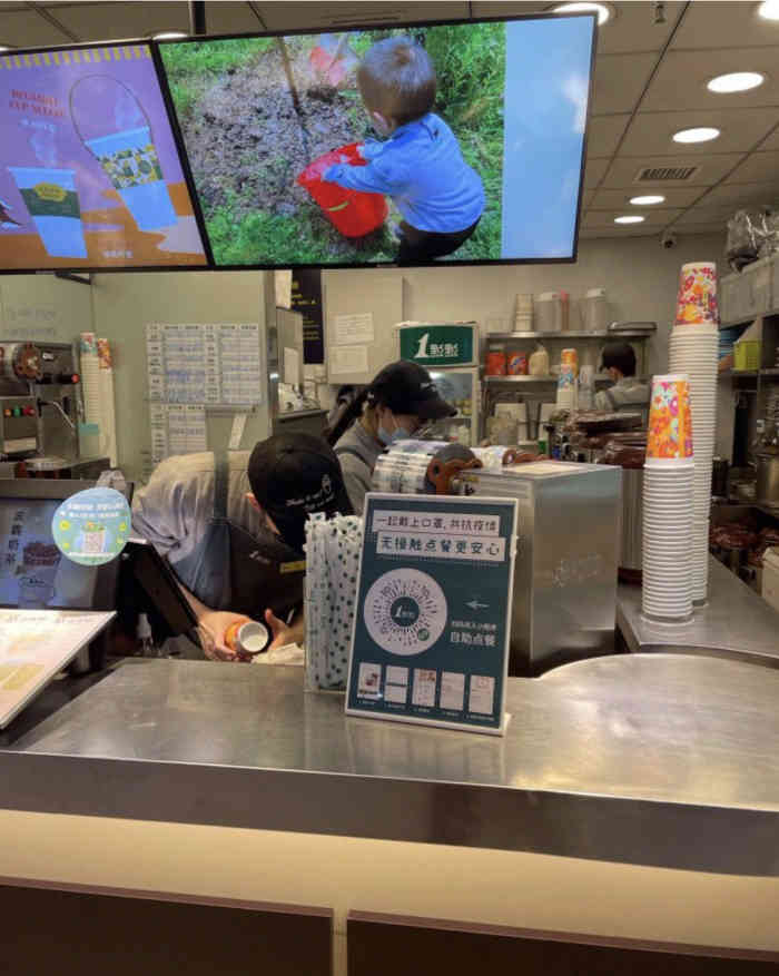 1点点(王家湾摩尔城店)-"在这里买了点东西吃,看到旁边有这个奶茶店.