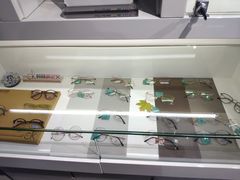-提一眼镜·蔡司·依视路(小寨店)