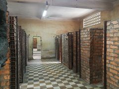 -吐斯廉屠杀博物馆