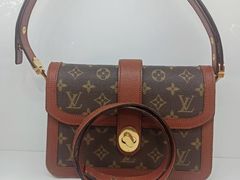 -爱革·洗衣改衣·洗鞋修鞋·洗包修包·奢侈品护理(宝地广场店)