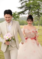 -雪中彩影婚纱摄影·微光艺术中心