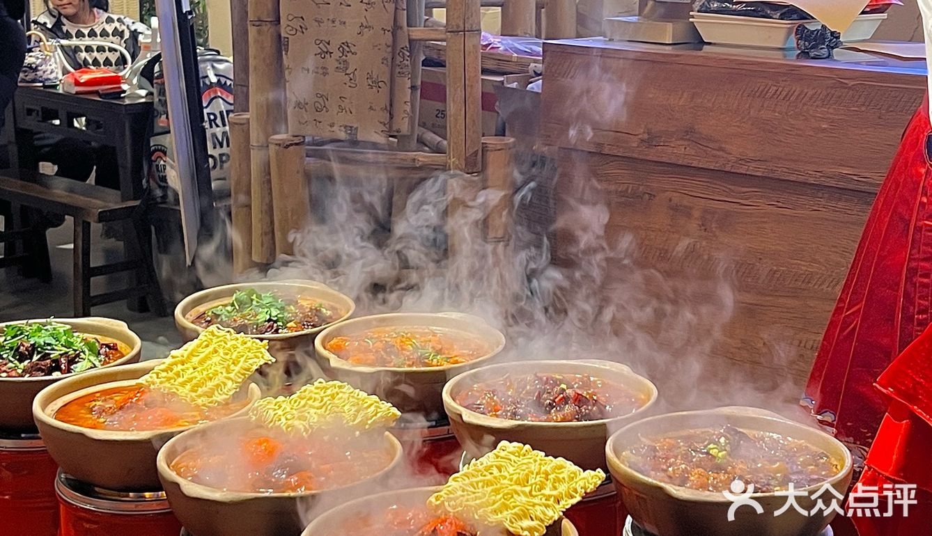 范翔我真是开到哪吃到哪 任何新店都不会错过!