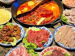 -渝嘴小老弟老火锅(华新村店)
