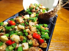尖椒仔兔配藕丁-时光乌托邦空中花园餐厅川味·融合菜(幸福广场店)
