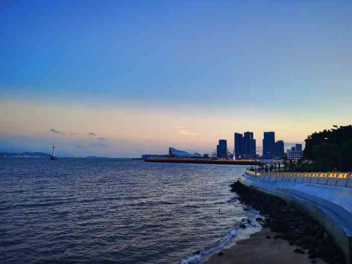 防波堤公园-"防波堤公园在整个海岸线上是开放最晚的公园.