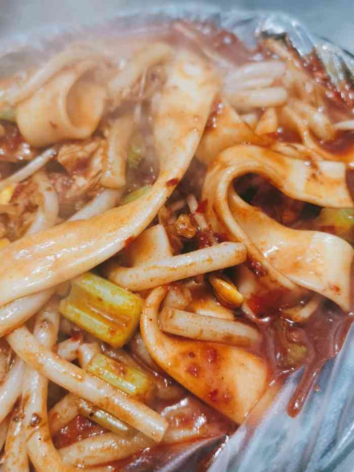 杨家酱米粉(奎屯总店)-"[薄荷]环境:店铺不算大,但是也算有蛮.