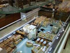 面包甜点陈列柜-莉莲蛋挞(大华悦沢书店)
