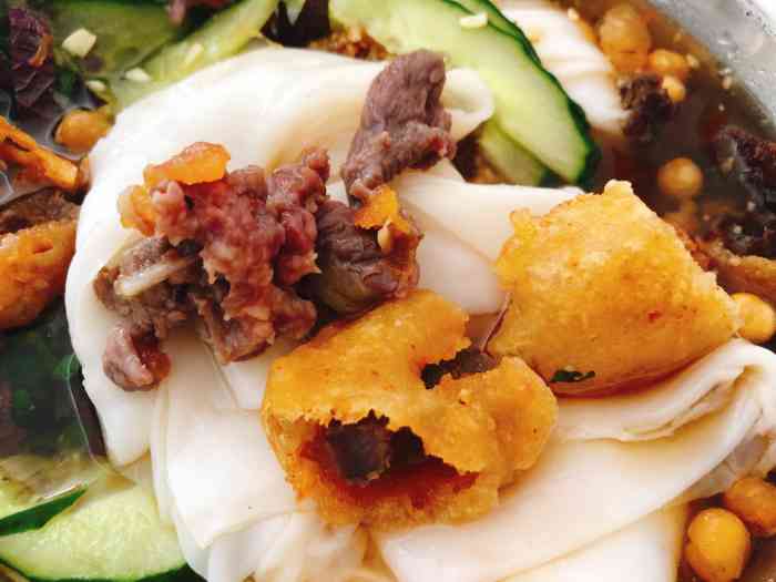 邹家宾阳酸粉(西关店)-"位置在人民西关路口人民商厦底商,三品王旁.