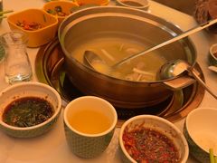 -润园四季椰子鸡火锅(卓越INTOWN店)