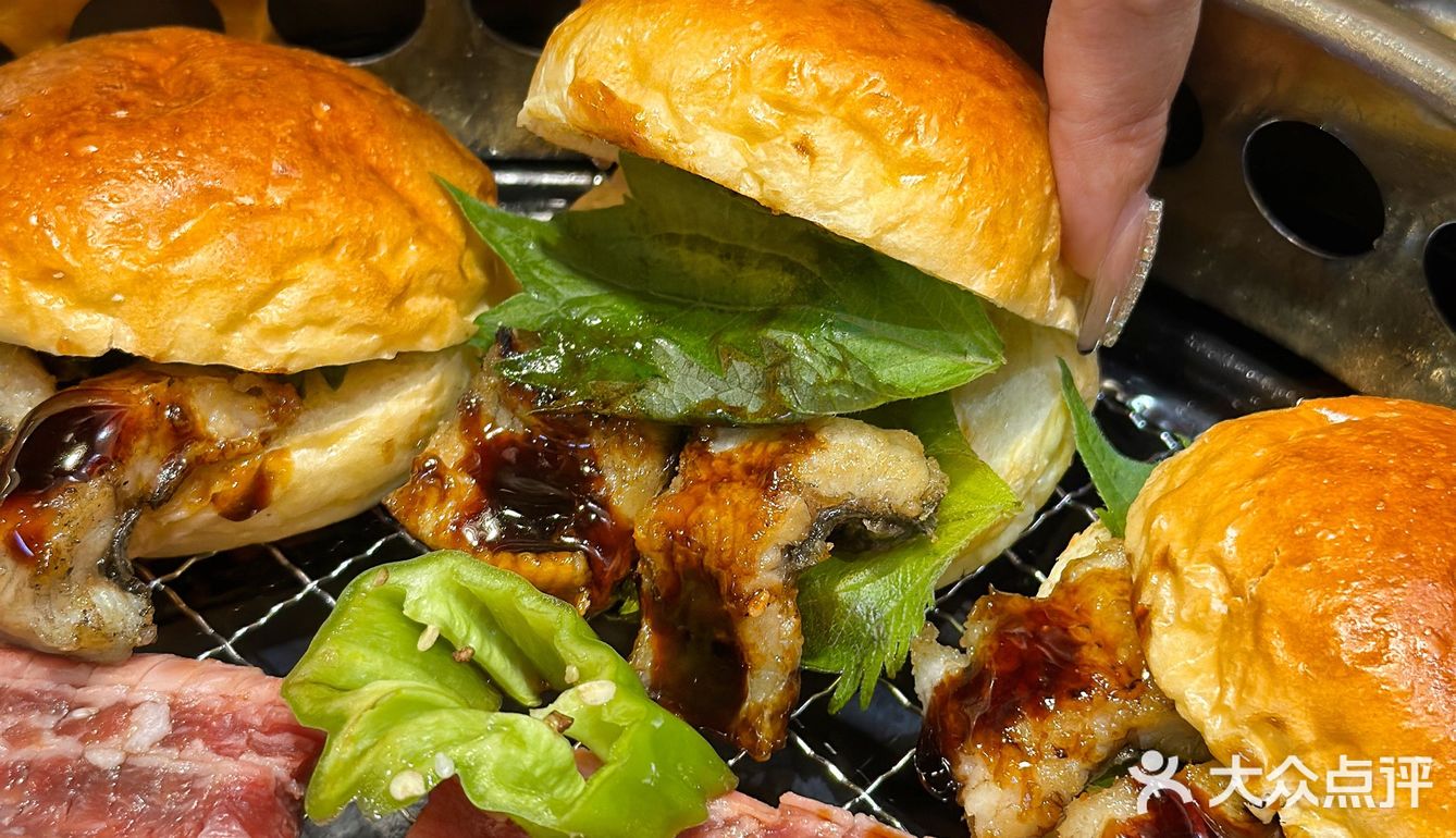 武汉！！鳗鱼饭，鳗鱼小汉堡🍔吼吼吃！！！