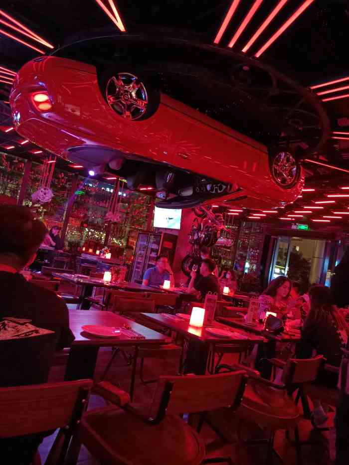 1886汽车餐厅音乐酒吧-"抽中霸王餐 就提前一天预约了62节晚上来.