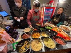 -爆炸头阿姨小四川正宗川味小吃(无任何分店)