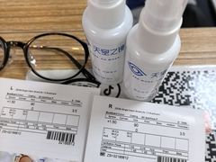 -天空之镜眼镜店蔡司依视路配镜授权零售店(望京颐堤港店)