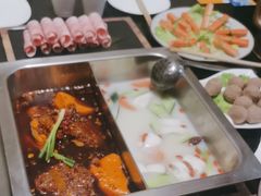 -百年川椒重庆老火锅(光谷店)
