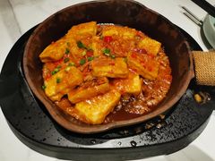 蒜香火腿包浆豆腐-云海肴云南菜·蒸汽石锅鱼(新奥店)