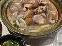 酸萝卜丝炖猪肘-半山腰·云南菜(侨福芳草地店)