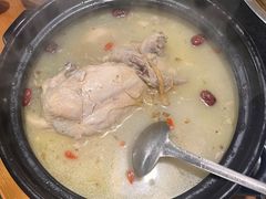 -果松木炭酸菜铜火锅·外婆参鸡汤