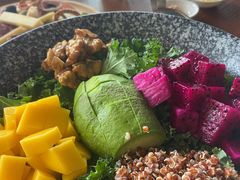 牛油果甘蓝沙拉-普兰达德国餐厅·德式脆皮烤猪肘·自酿啤酒(观唐店)