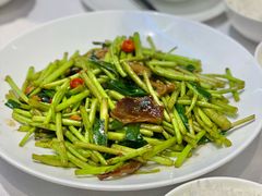 茼蒿炒腊味-厨艺餐厅·江西菜(省博物馆店)