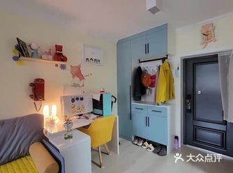 这是个婚房，所以色彩比较鲜艳，都是根据女主人的喜好做