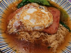 餐肉煎蛋出前一丁-龙记香港茶餐厅(久光百货店)