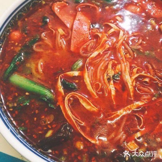 老字号杨坡红油米线腊汁肉夹馍