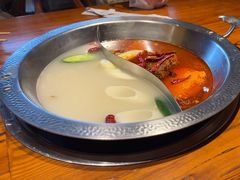 -东巴婆婆云南鱼豆花火锅(大东门店)