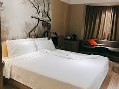 -杭州西湖湖滨银泰亚朵酒店