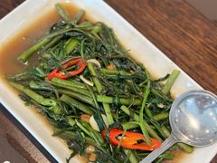 -Chom Cafe and Restaurant