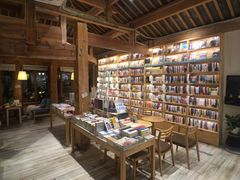 -猫的天空之城概念书店(丽江古城饮玉巷店)