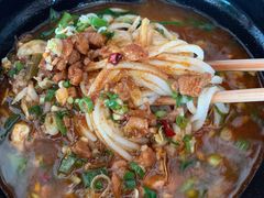 -鸿浩扒猪脚米线