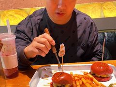 -HUZI虎滋精酿餐吧(京西大悦城店)