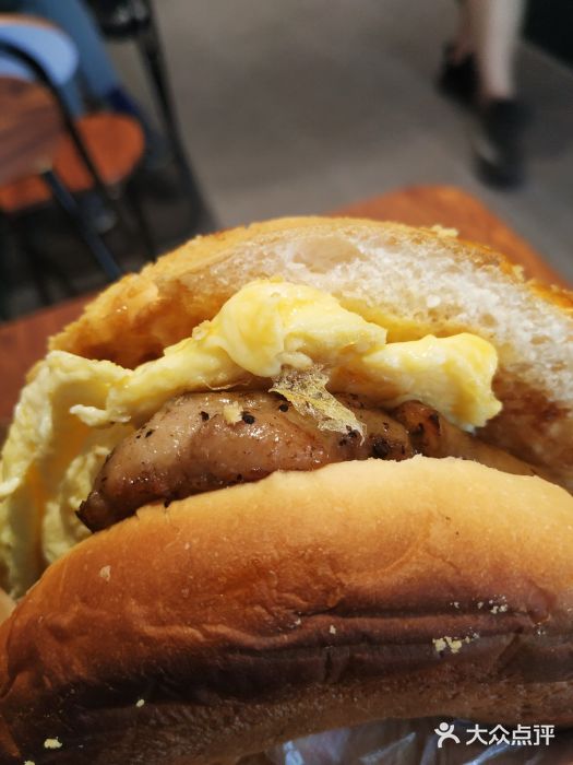 鸡排滑蛋菠萝包