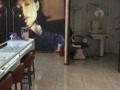 -J-Optical佳视明眼镜·蔡司视觉(青岛金茂览秀城店)