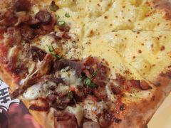 狂野拼榴莲披萨-盘炉forenza·云贵川融合小食堂 ( 钟楼中柳巷店)