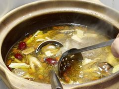 炭炉果鸡煲-威邵鸡煲(西华路总店)