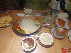 -洱火云南酸菜牛肉火锅(石景山当代商城店)